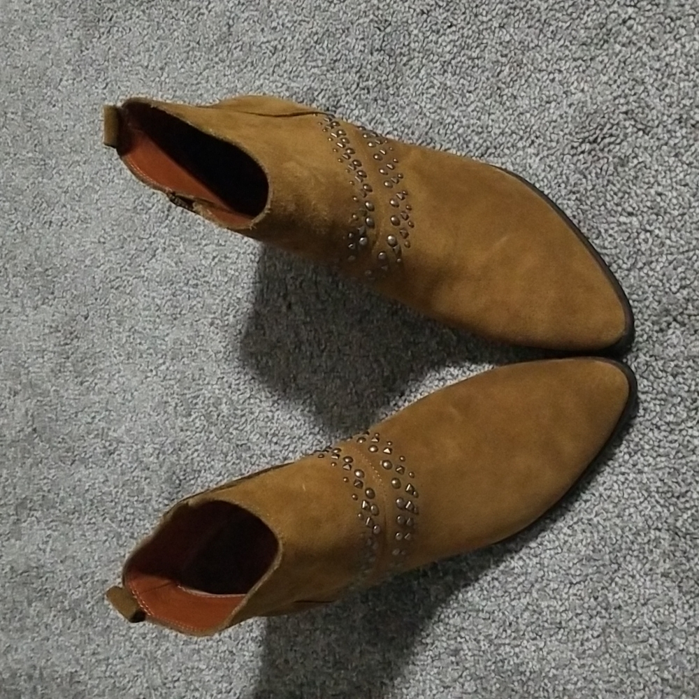 Lucky Brand Studs Booties in Caramel Point Toe 6M